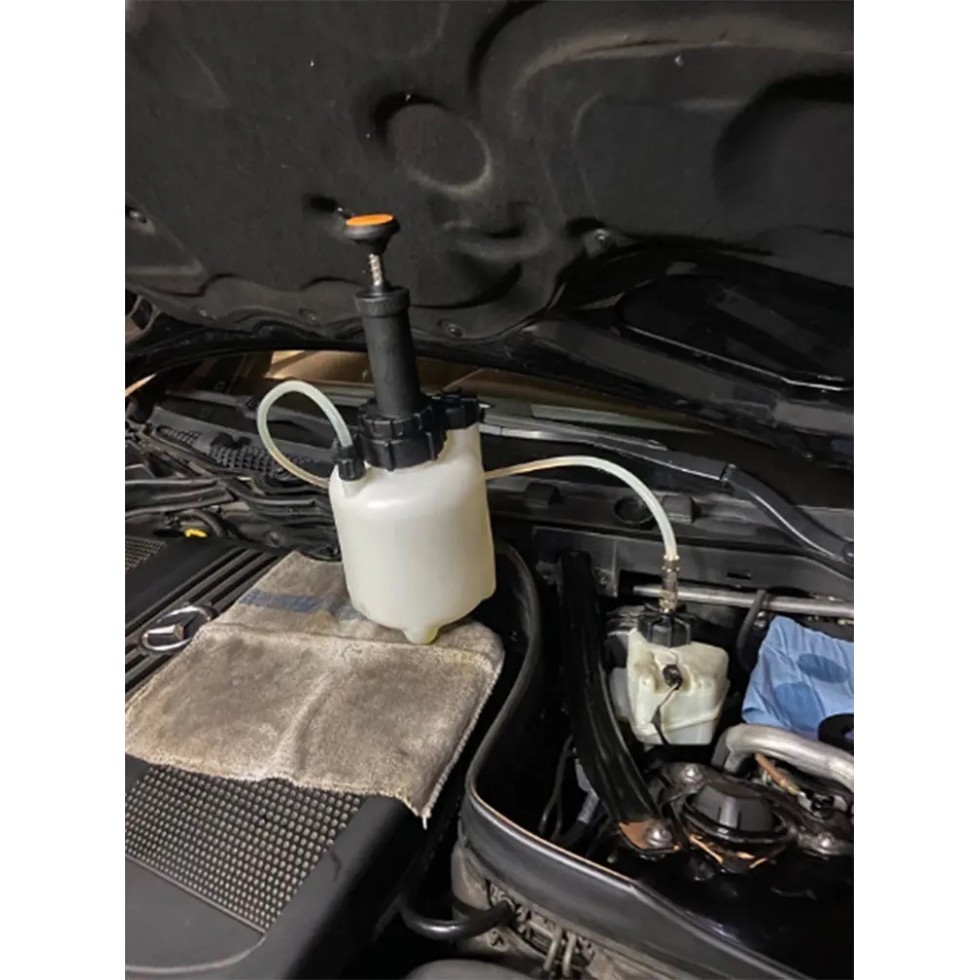 Пневматична Система за Смяна на Спирачна Течност 3+1 литра STAHLMAYER Пневматична Система за Смяна на Спирачна Течност 3+1 литра STAHLMAYER